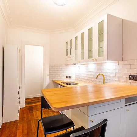 Guestready - Apt Pres Du Square Louise Michel *